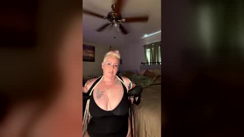 swazy89 online show from December 15, 2:35 pm