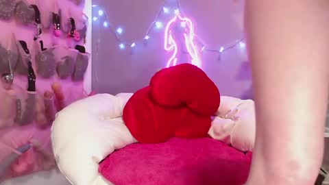 sweeeets85 online show from May 7, 2:02 pm