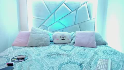 Nikki model independent online show from January 6, 9:52 pm