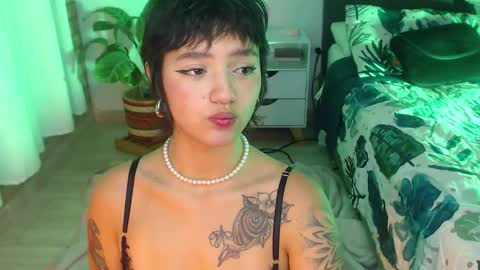 sweeetkittyy22 online show from October 9, 6:08 am