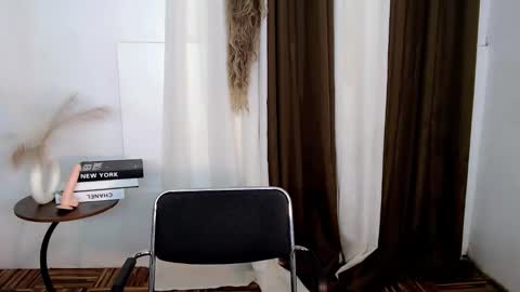 Snapshot of sweet_ahrii chatting on October 17, 7:34 am CLEO online show from October 17, 7:34 am