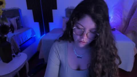 Alice online show from May 2, 9:09 pm