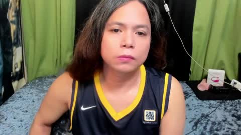 izza  izzasweet online show from May 6, 1:33 am