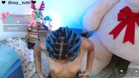 Snapshot of sweet_bluee chatting on December 10, 3:01 pm Tutti online show from December 10, 3:01 pm