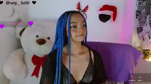 Snapshot of sweet_bluee chatting on December 6, 12:00 pm Tutti online show from December 6, 12:00 pm