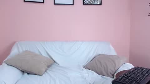 Annie online show from February 9, 4:18 pm