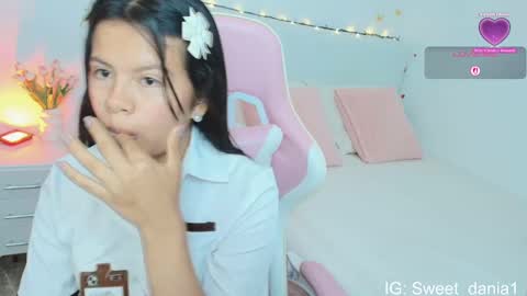 Snapshot of sweet_dania_ chatting on September 25, 5:47 am sweet_dania_ online show from September 25, 5:47 am