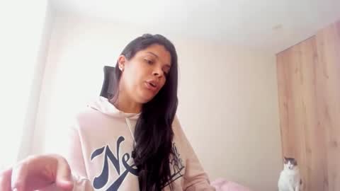 Kendra online show from March 11, 2:31 pm