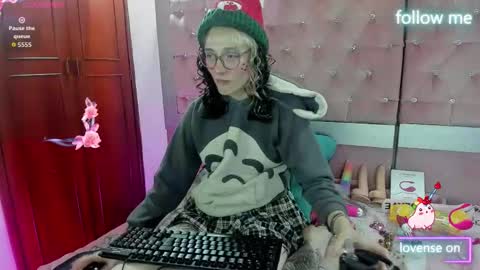  emmili  online show from December 17, 12:34 pm