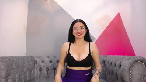 Mia online show from January 26, 12:33 pm