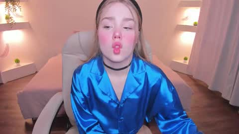 Jules online show from March 22, 6:45 pm