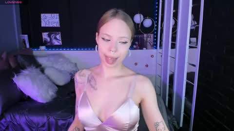 Lucy online show from February 28, 6:06 am