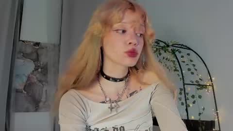 Melissa. Join me on Fansly link in social medias online show from June 17, 9:20 pm