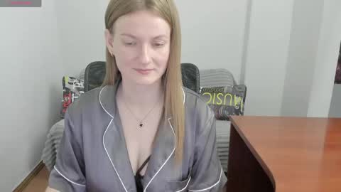 Mila online show from May 23, 12:50 am
