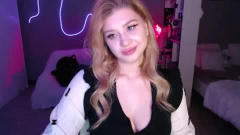 sweet_nicole_333 online show from May 17, 3:10 pm
