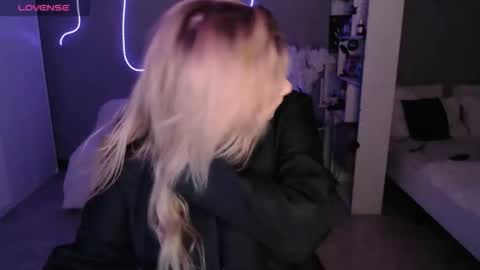 sweet_nicole_333 online show from May 30, 6:50 pm