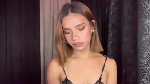 sweet_nikki03 online show from November 27, 6:15 pm