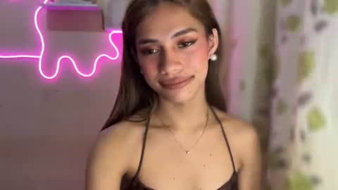 sweet_nikki03 online show from September 24, 9:21 pm