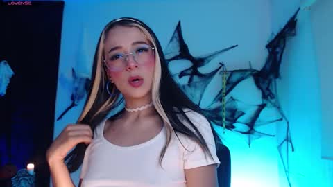 Snapshot of sweet_penny_ chatting on October 20, 11:54 pm Penny  online show from October 20, 11:54 pm