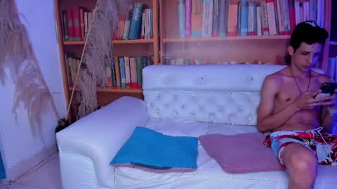 Start 18 year  Noa 19 year online show from August 1, 3:30 am