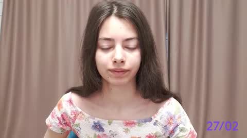 Snapshot of sweet_sweet_angel chatting on February 27, 9:18 am Angel online show from February 27, 9:18 am