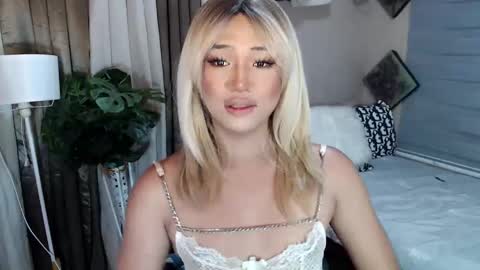Snapshot of sweet_tenshi chatting on March 2, 9:42 am tenshi online show from March 2, 9:42 am
