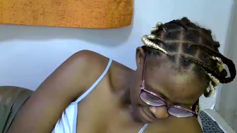 sweet_zarah online show from February 15, 2:25 am