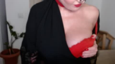 Snapshot of sweetberryxxx chatting on March 12, 12:53 am Diana online show from March 12, 12:53 am