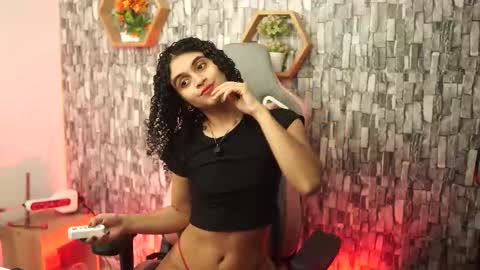 Salom independent model online show from February 11, 10:13 pm