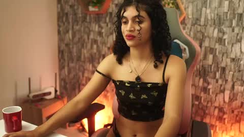 Salom independent model online show from May 8, 9:20 pm