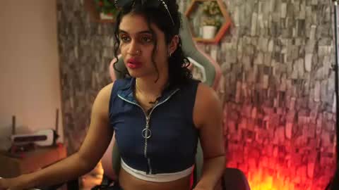Salom independent model online show from June 21, 8:48 pm