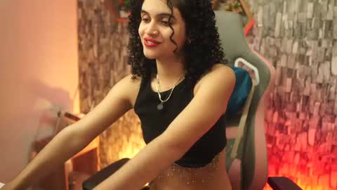 Salom independent model online show from July 18, 9:39 pm
