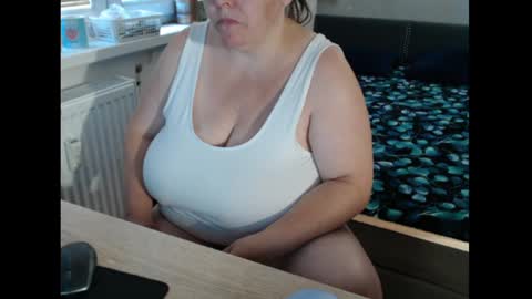 Sweetboobs85h online show from July 21, 11:01 am