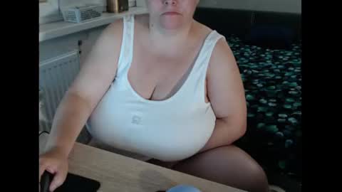 Sweetboobs85h online show from July 28, 7:50 pm