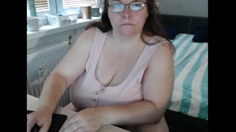Sweetboobs85h online show from July 7, 9:24 am