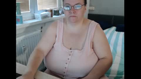 Sweetboobs85h online show from July 8, 11:35 am