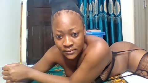 sweetbutterfly99 online show from June 15, 7:33 am