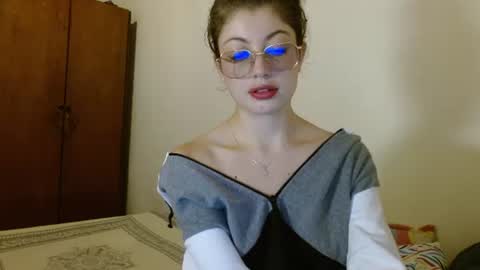 sweetcalm_ online show from June 10, 4:01 am