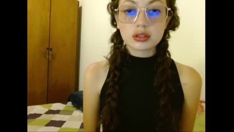sweetcalm_ online show from April 25, 4:14 am