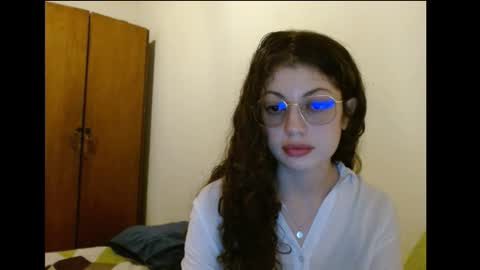 sweetcalm_ online show from February 3, 9:52 pm