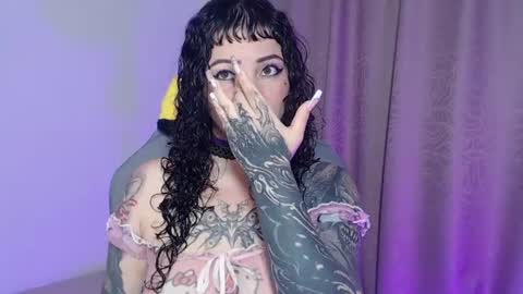       Independent model online show from June 12, 4:11 am