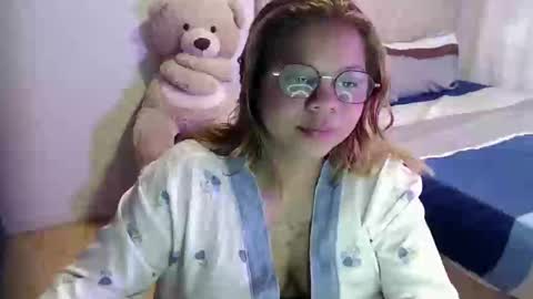 Snapshot of sweetcristalh chatting on October 20, 6:35 pm Cristal online show from October 20, 6:35 pm