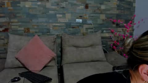 sweef online show from November 12, 9:28 pm