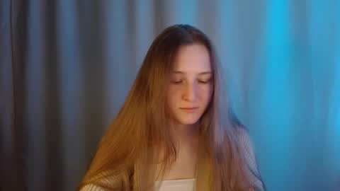 Annie online show from May 30, 9:24 pm