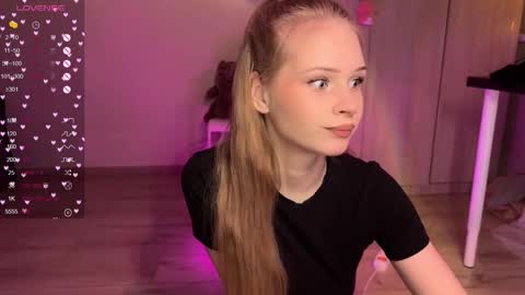 sweetie Lisa3 online show from February 5, 7:17 pm