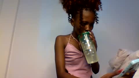 Snapshot of sweetkola1 chatting on October 16, 11:32 am sweetkola online show from October 16, 11:32 am