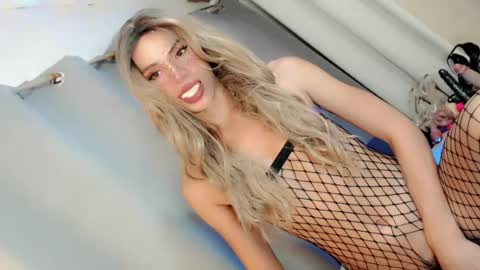sweetnaughty_mia online show from July 16, 2:09 pm