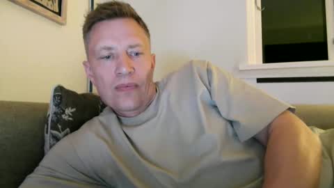 sweetsinner83 online show from May 15, 9:00 pm