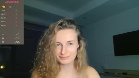 Snapshot of sweety_fruits chatting on October 17, 4:11 pm sweety_fruits online show from October 17, 4:11 pm