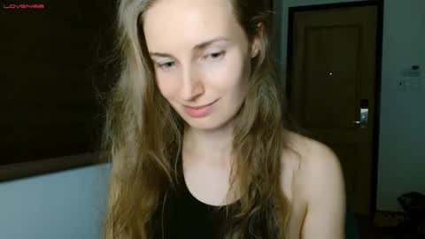 Snapshot of sweety_fruits chatting on February 25, 5:51 pm sweety_fruits online show from February 25, 5:51 pm